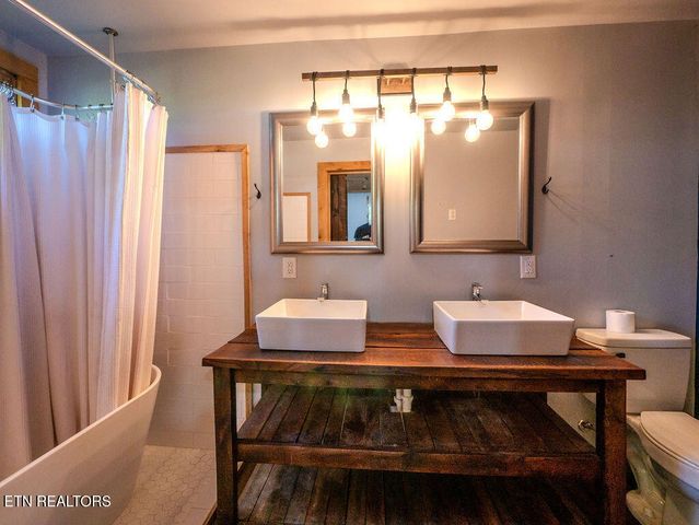 909 W Morris St, Sweetwater, TN 37874
