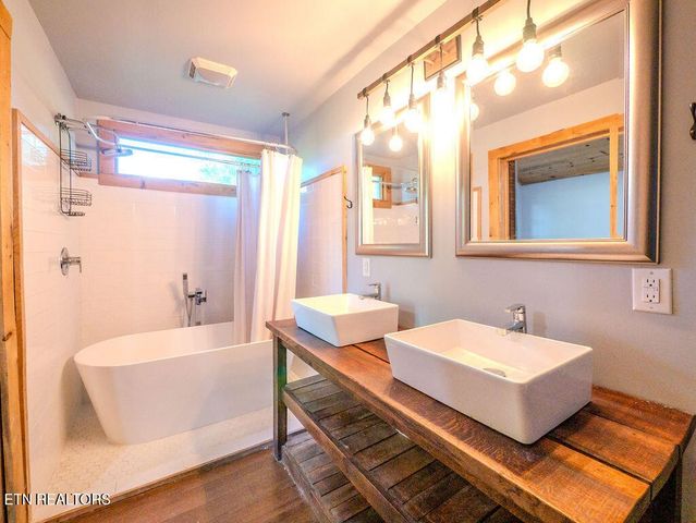 909 W Morris St, Sweetwater, TN 37874