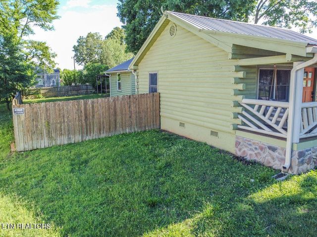 909 W Morris St, Sweetwater, TN 37874