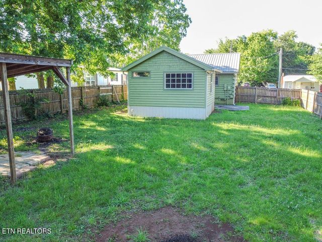 909 W Morris St, Sweetwater, TN 37874