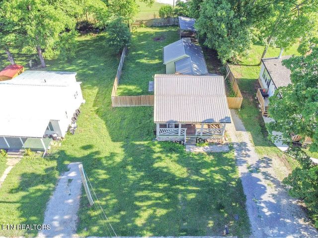 909 W Morris St, Sweetwater, TN 37874