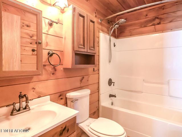 909 W Morris St, Sweetwater, TN 37874