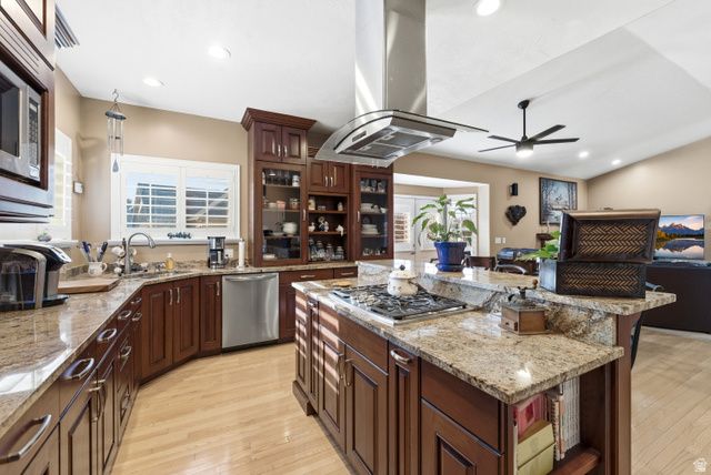 10938 S LUCAS LN, South Jordan, UT 84095