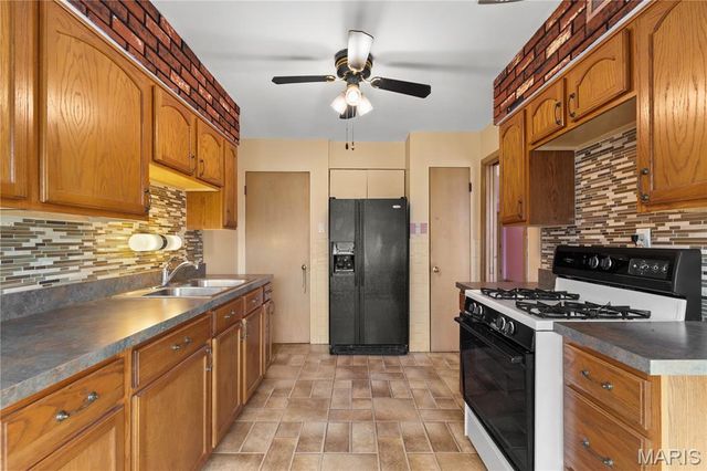 7400 Anrose Drive, University City, MO 63130