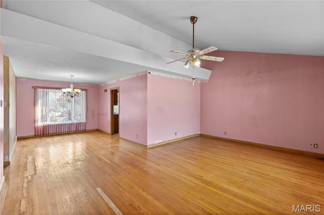 7400 Anrose Drive, University City, MO 63130