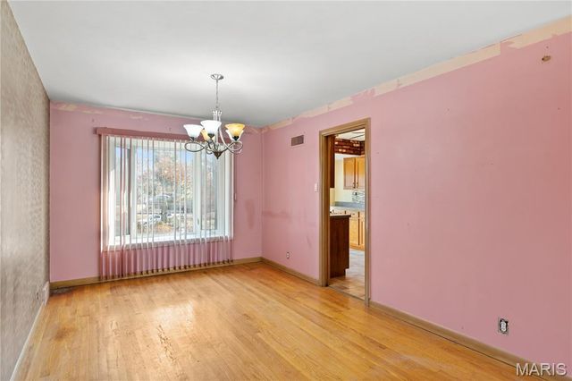 7400 Anrose Drive, University City, MO 63130