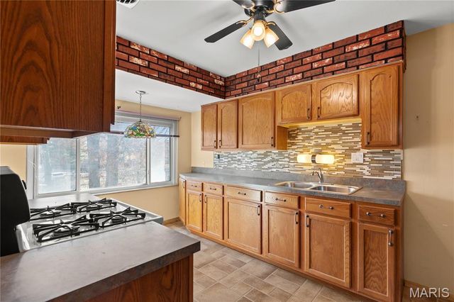 7400 Anrose Drive, University City, MO 63130