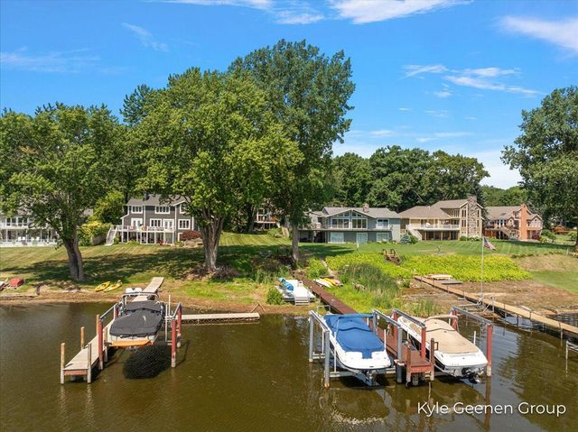 46 Counts Cove Court, Holland, MI 49424