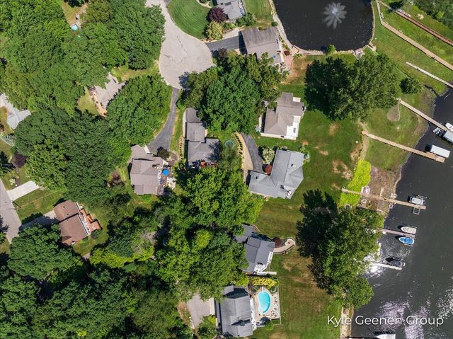 46 Counts Cove Court, Holland, MI 49424