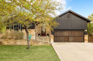 2 Crooked Arrow CT, Wimberley, TX 78676