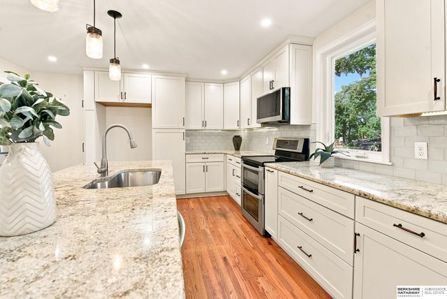 1320 S 90th Street, Omaha, NE 68124