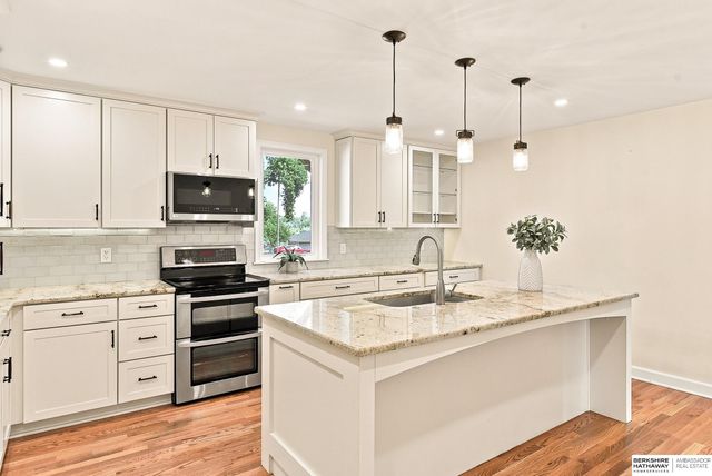 1320 S 90th Street, Omaha, NE 68124