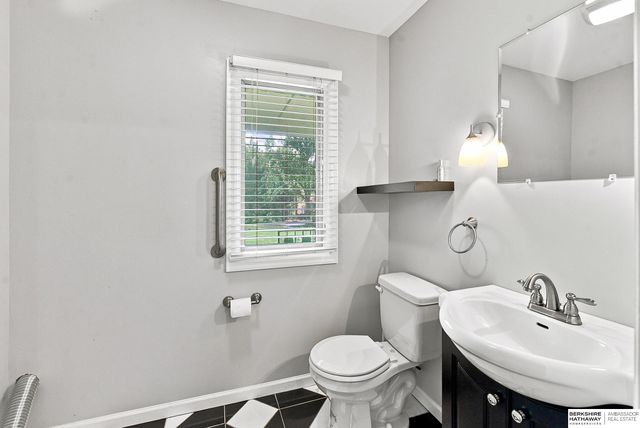 1320 S 90th Street, Omaha, NE 68124