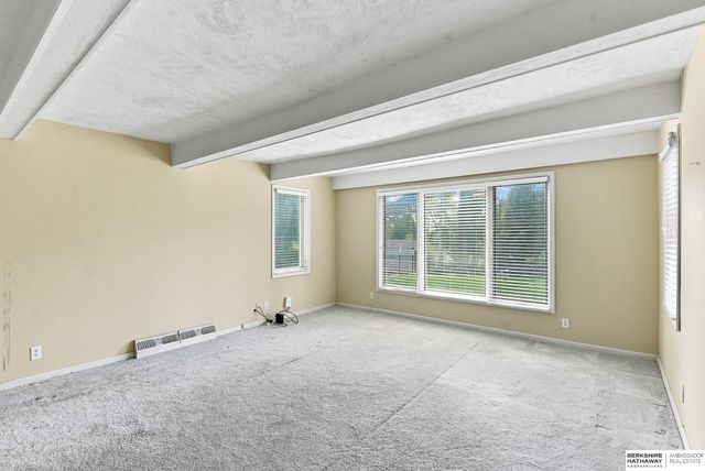 1320 S 90th Street, Omaha, NE 68124