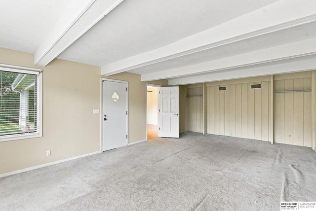 1320 S 90th Street, Omaha, NE 68124