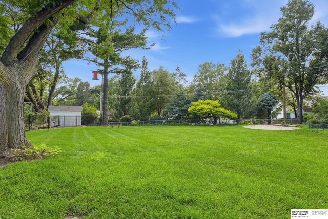 1320 S 90th Street, Omaha, NE 68124