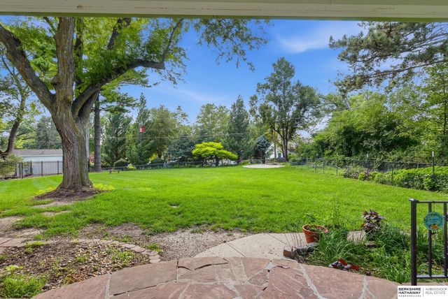 1320 S 90th Street, Omaha, NE 68124