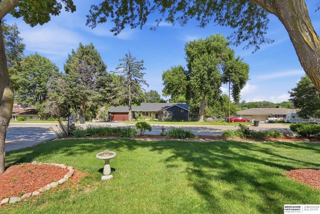 1320 S 90th Street, Omaha, NE 68124