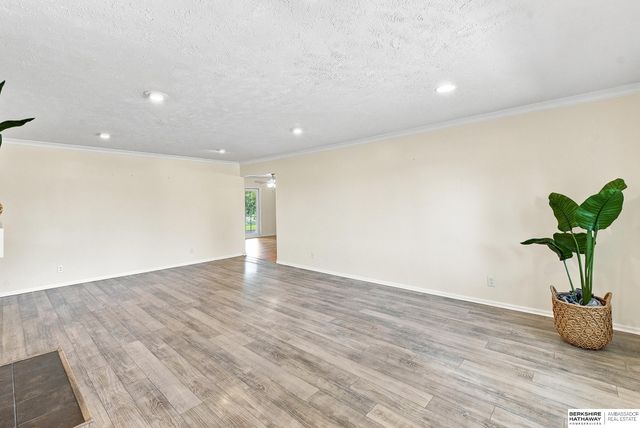 1320 S 90th Street, Omaha, NE 68124
