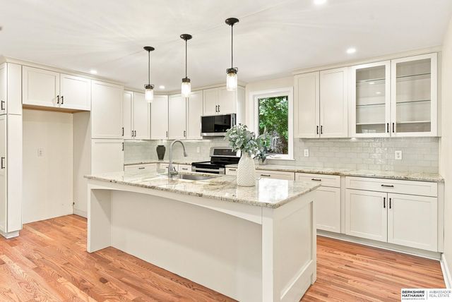 1320 S 90th Street, Omaha, NE 68124