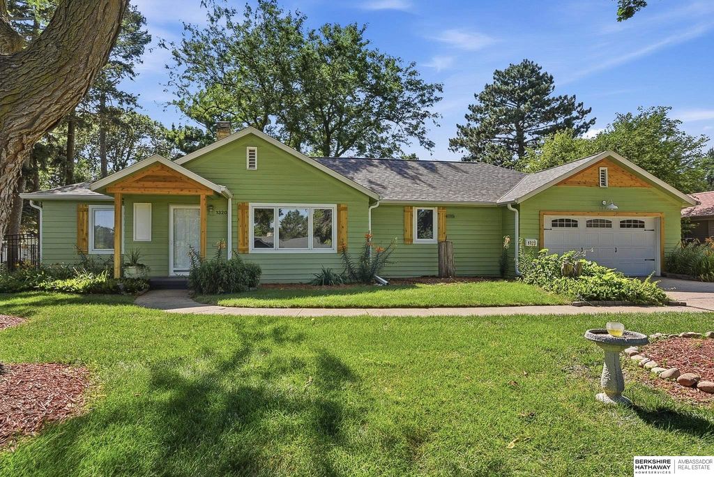 1320 S 90th Street, Omaha, NE 68124
