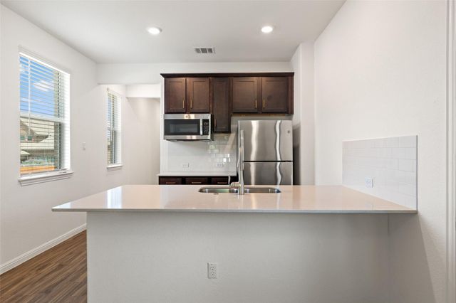 505 Sixpence LN, Georgetown, TX 78628