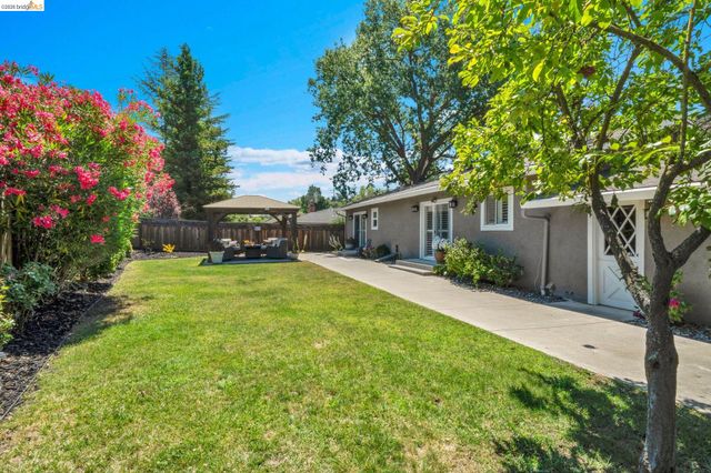 1131 Camino Tassajara, Danville, CA 94526