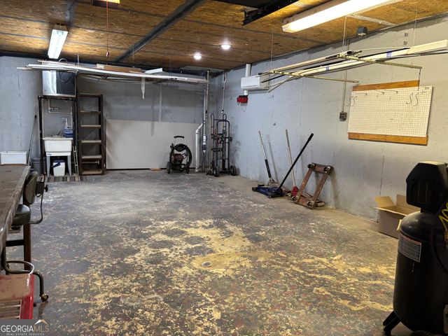 817 Brookside Drive, Winder, GA 30680