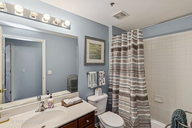 390 W Mahogany Court 606, Palatine, IL 60067