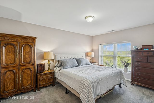 390 W Mahogany Court 606, Palatine, IL 60067