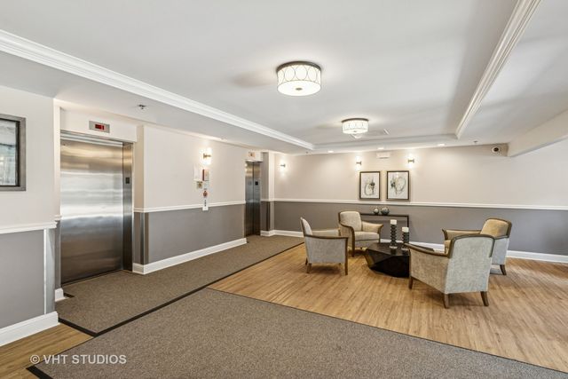390 W Mahogany Court 606, Palatine, IL 60067