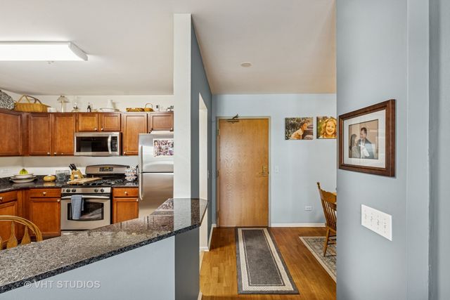 390 W Mahogany Court 606, Palatine, IL 60067