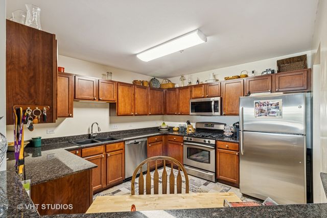 390 W Mahogany Court 606, Palatine, IL 60067