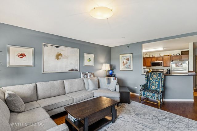 390 W Mahogany Court 606, Palatine, IL 60067