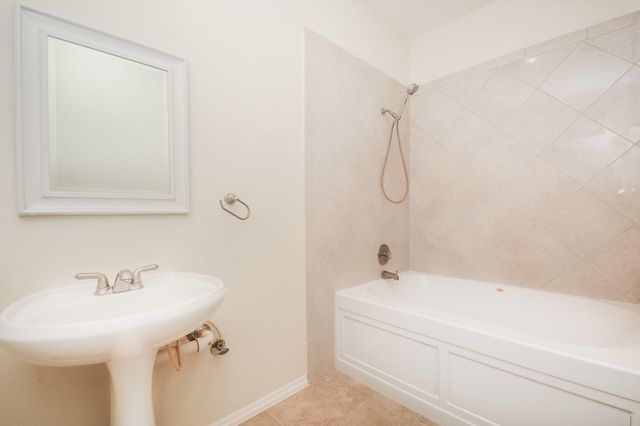 664 Wilcrest 664, Houston, TX 77042