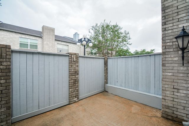 664 Wilcrest 664, Houston, TX 77042