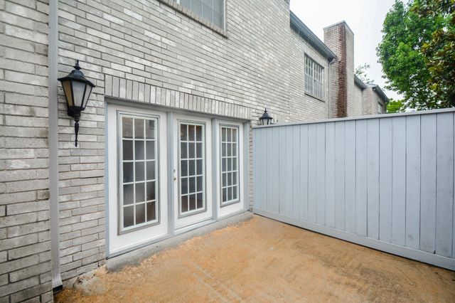 664 Wilcrest 664, Houston, TX 77042