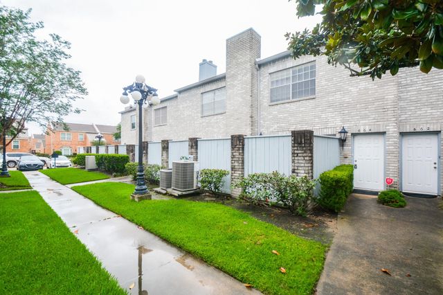 664 Wilcrest 664, Houston, TX 77042