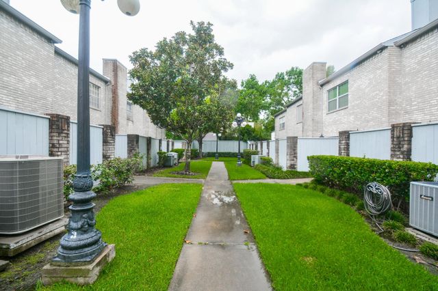 664 Wilcrest 664, Houston, TX 77042