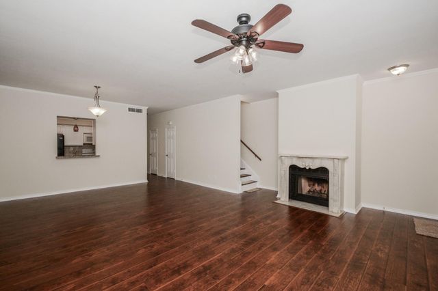 664 Wilcrest 664, Houston, TX 77042