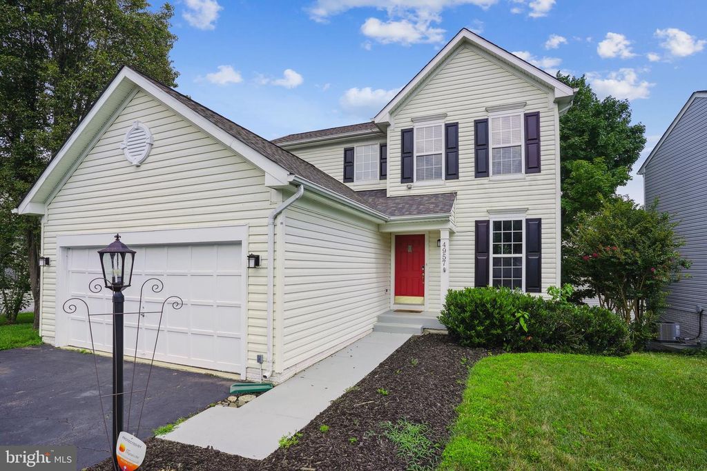 4957 BREEZE WAY, Dumfries, VA 22025