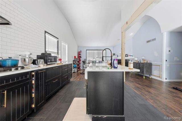 24768 Christina Drive, Flat Rock, MI 48134