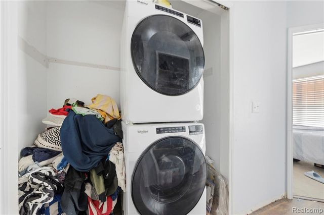 24768 Christina Drive, Flat Rock, MI 48134