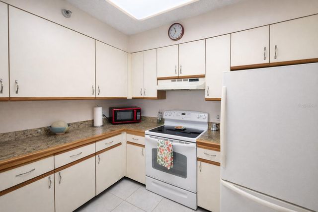 2333 FEATHER SOUND DRIVE B406, Clearwater, FL 33762