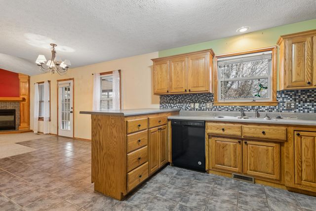 3839 W Village Terrace, Springfield, MO 65810