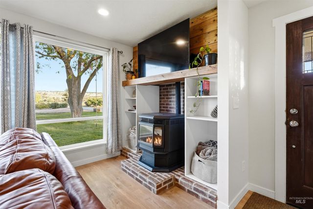 28627 Emmett Rd, Caldwell, ID 83607