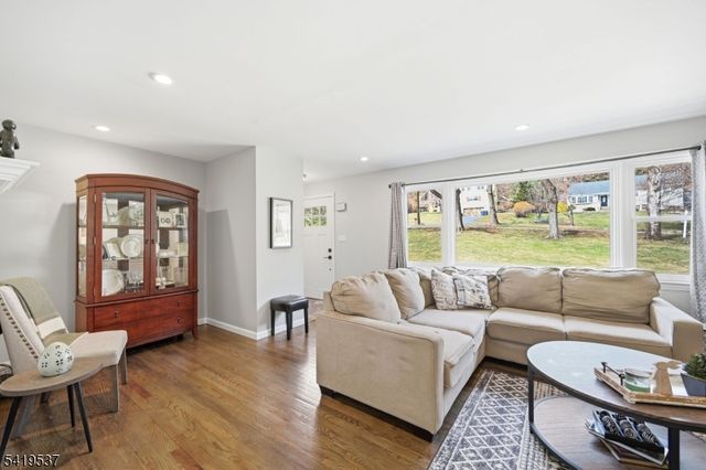 28 Raynor Rd, Morris Twp., NJ 07960