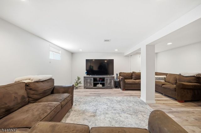 28 Raynor Rd, Morris Twp., NJ 07960