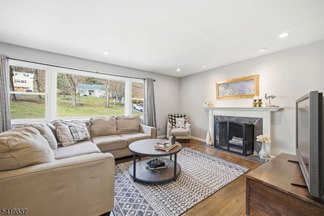 28 Raynor Rd, Morris Twp., NJ 07960