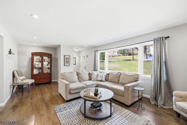 28 Raynor Rd, Morris Twp., NJ 07960